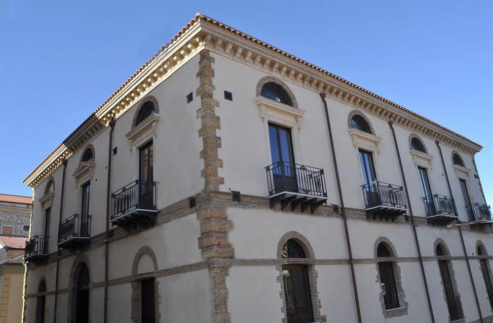 Hotel Palazzo Fortunato Sant'Agata di Militello Exterior photo